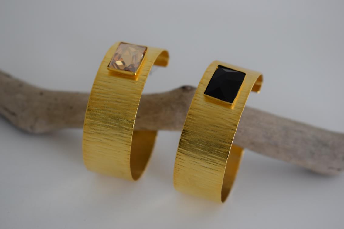 Ionio earrings – Greek hammered jewelry in 18K gold plated, 18K silver plated, and rose gold plated. Handcrafted elongated straight hammered design inspired by Ionian elegance.