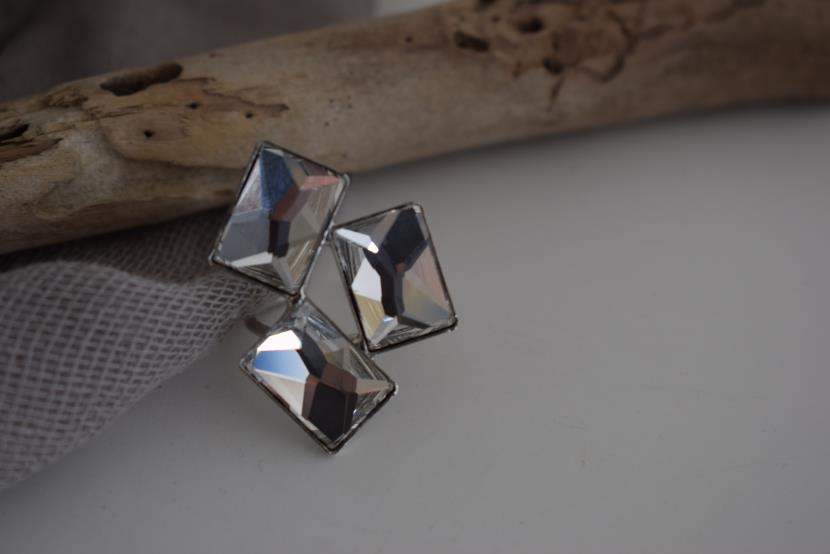Crete Ring with Crystal – Greek hammered jewelry in 18K gold plated, 18K silver plated, and rose gold plated. Handcrafted adjustable ring with bold faceted crystal design inspired by Minoan Crete.