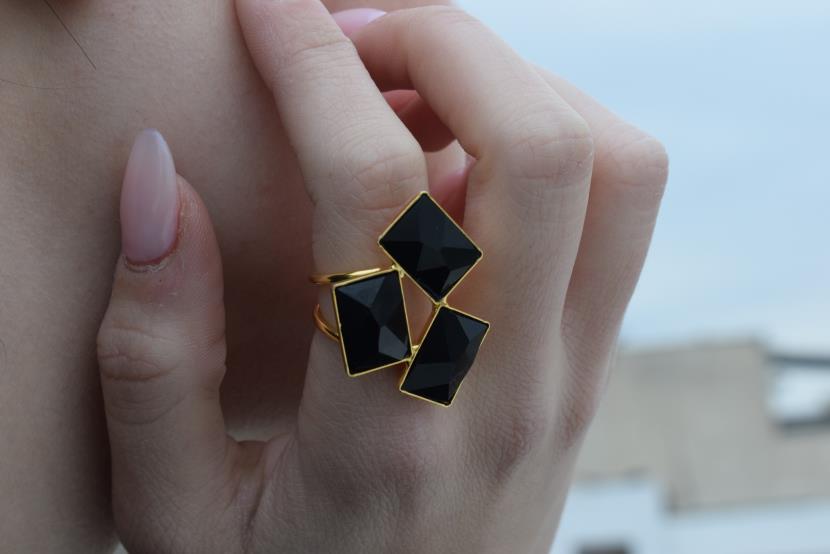 Crete Ring with Crystal – Greek hammered jewelry in 18K gold plated, 18K silver plated, and rose gold plated. Handcrafted adjustable ring with bold faceted crystal design inspired by Minoan Crete.