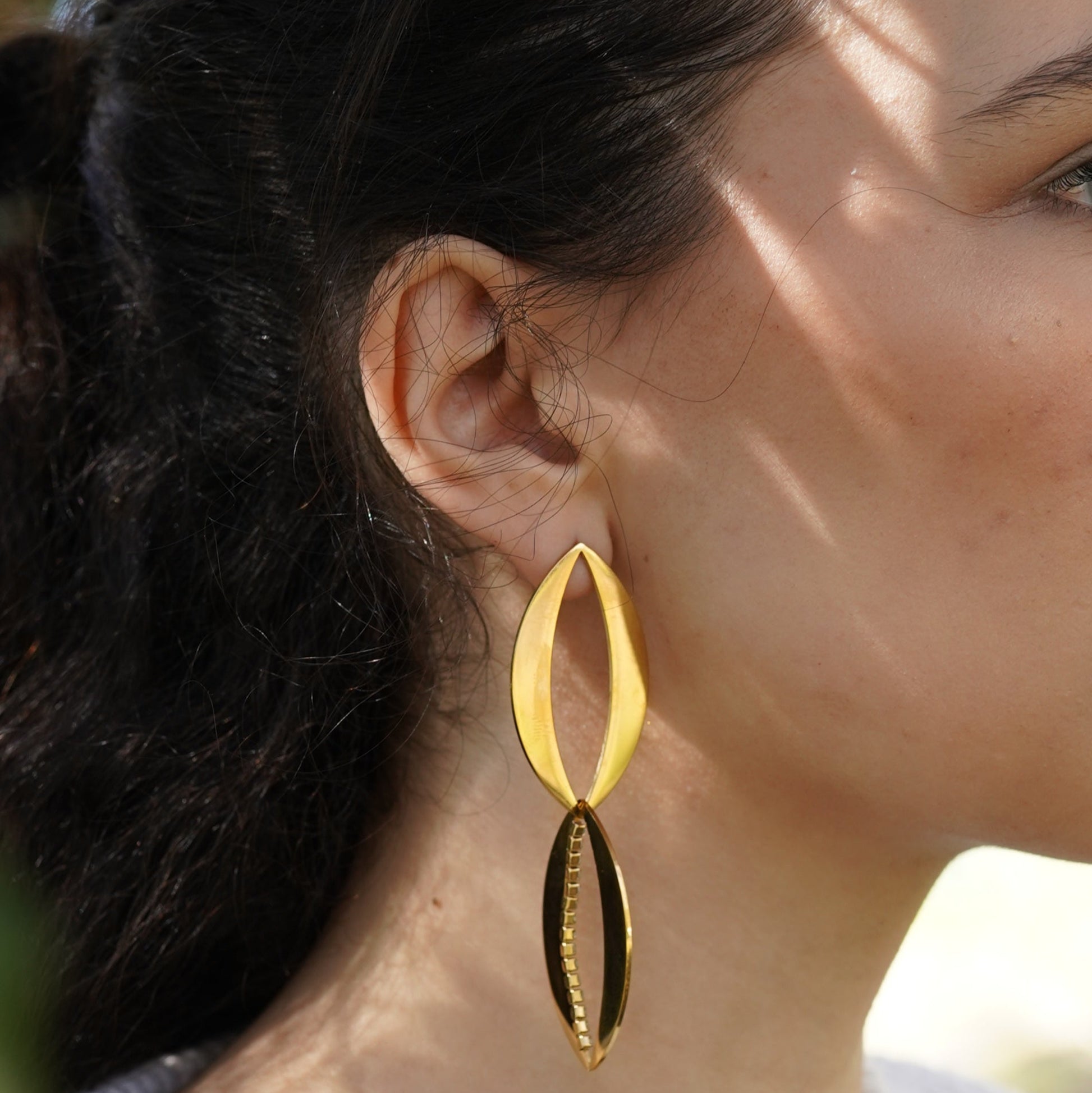 Linked Petal Crystal Dangle Earrings – Nature-Inspired Stainless Steel