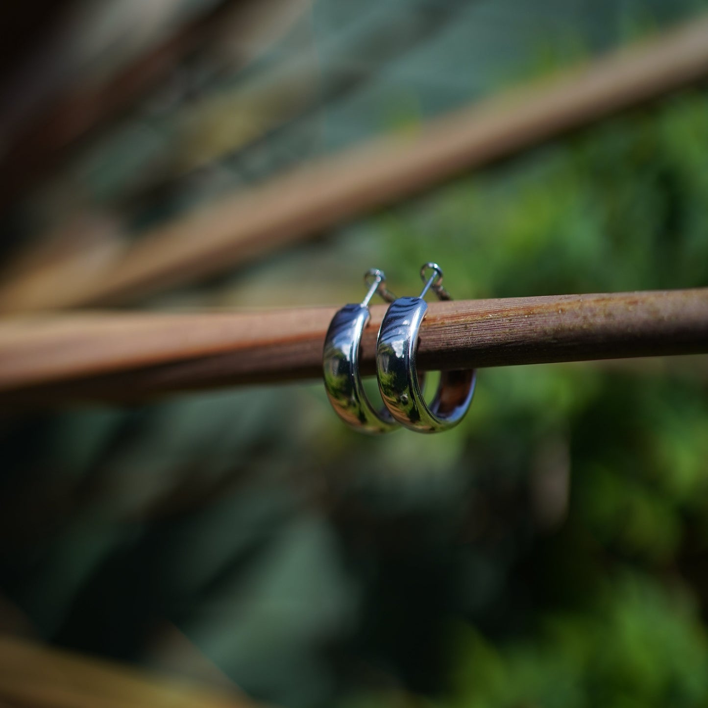 Classic Polished Stainless Steel Hoop Earrings β Gold & Silver Finish