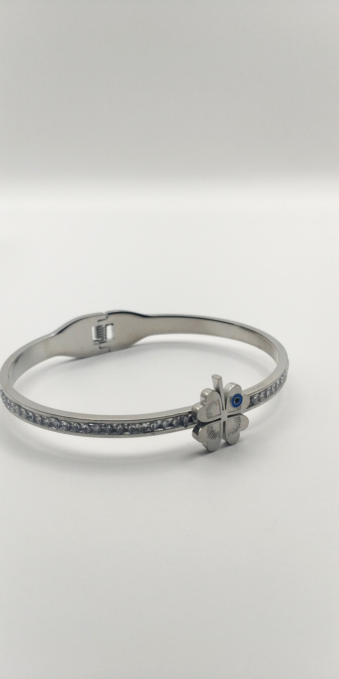 Stainless Steel Bracelet with Lucky Clover – Good Luck Charm