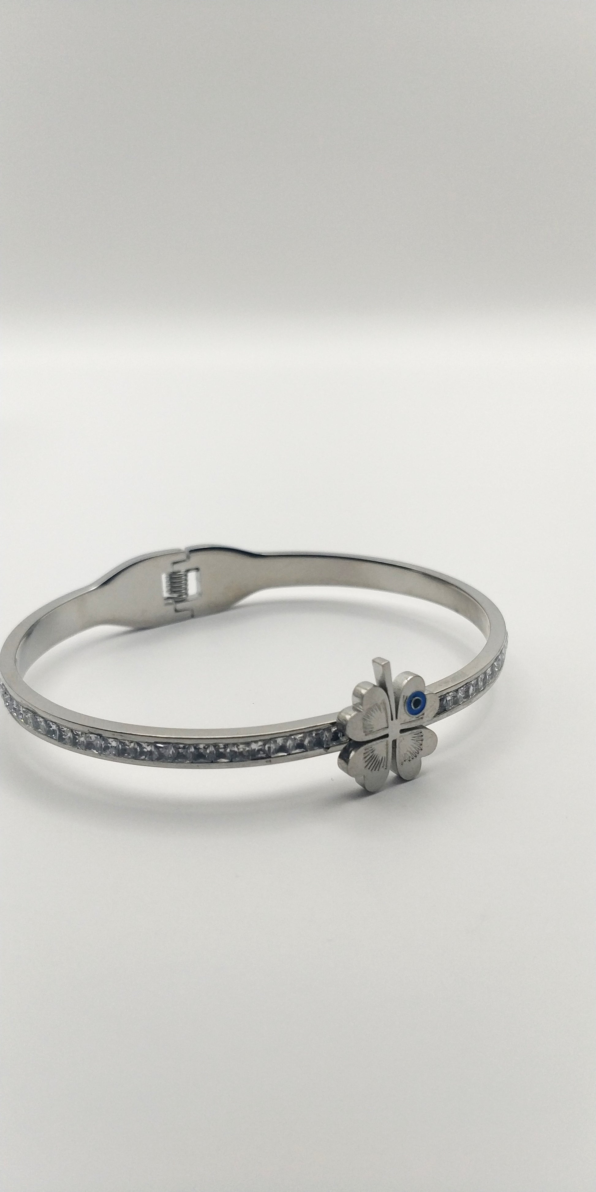 Stainless Steel Bracelet with Lucky Clover – Good Luck Charm