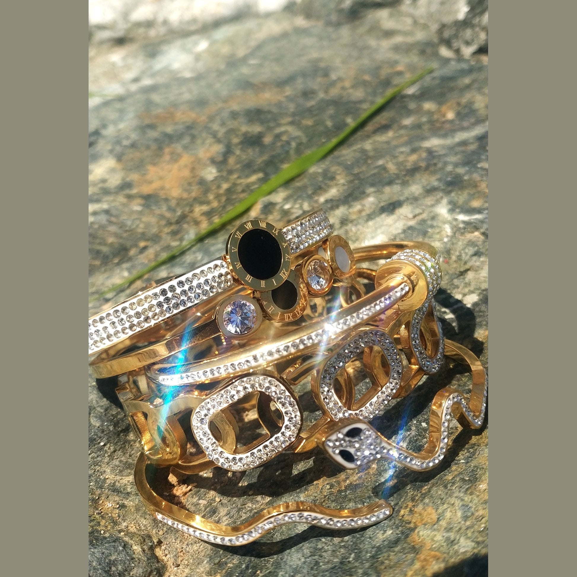 Bracelet Elegant Stainless Steel with Black Mother of Pearl, Roman Numerals & Rhinestones