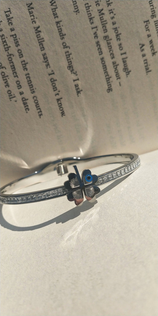 Stainless Steel Bracelet with Lucky Clover – Good Luck Charm