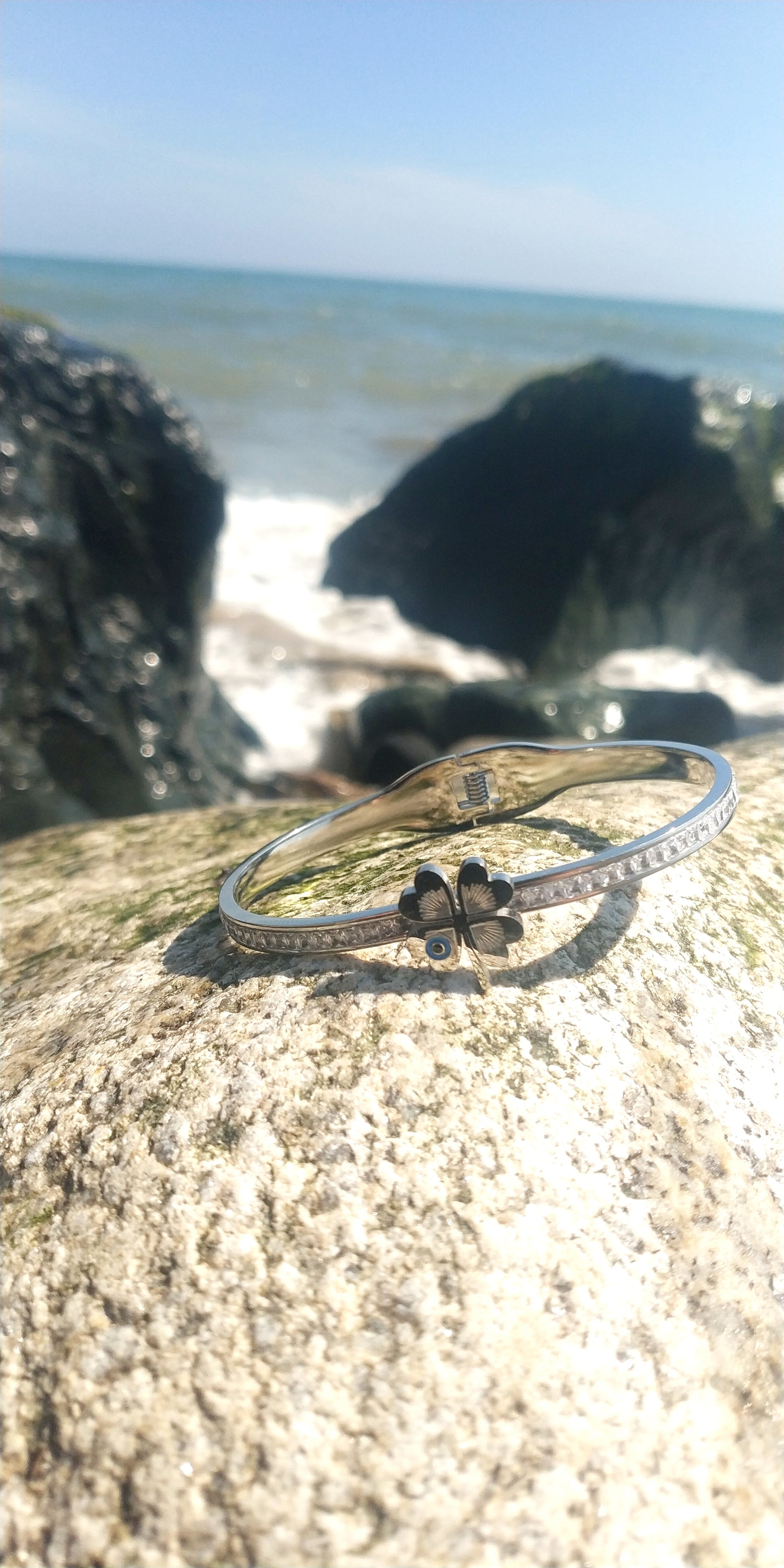 Stainless Steel Bracelet with Lucky Clover – Good Luck Charm