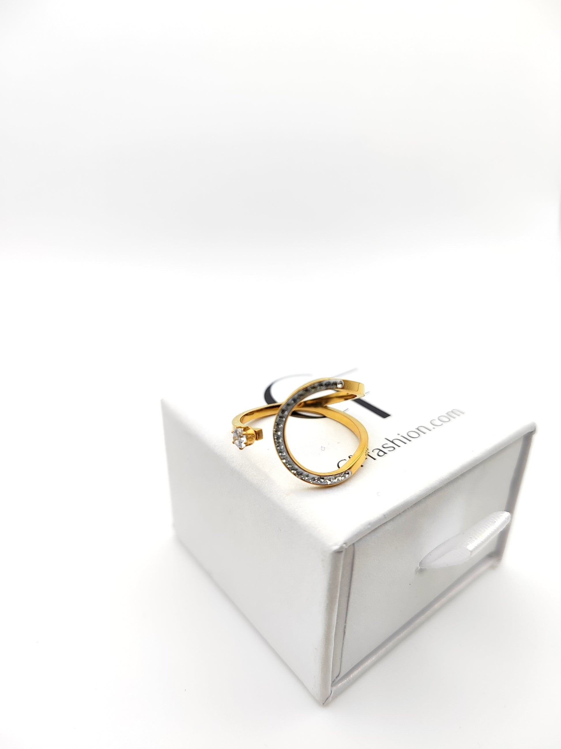 Hug Ring – Adjustable Stainless Steel Solitaire – Waterproof & Hypoallergenic