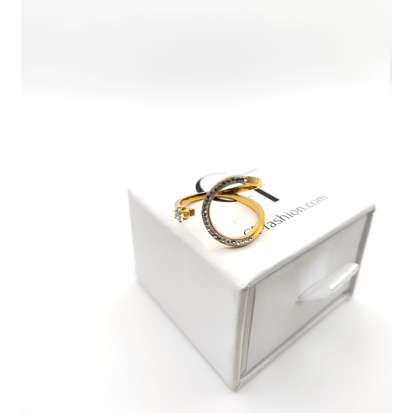 Hug Ring – Adjustable Stainless Steel Solitaire – Waterproof & Hypoallergenic