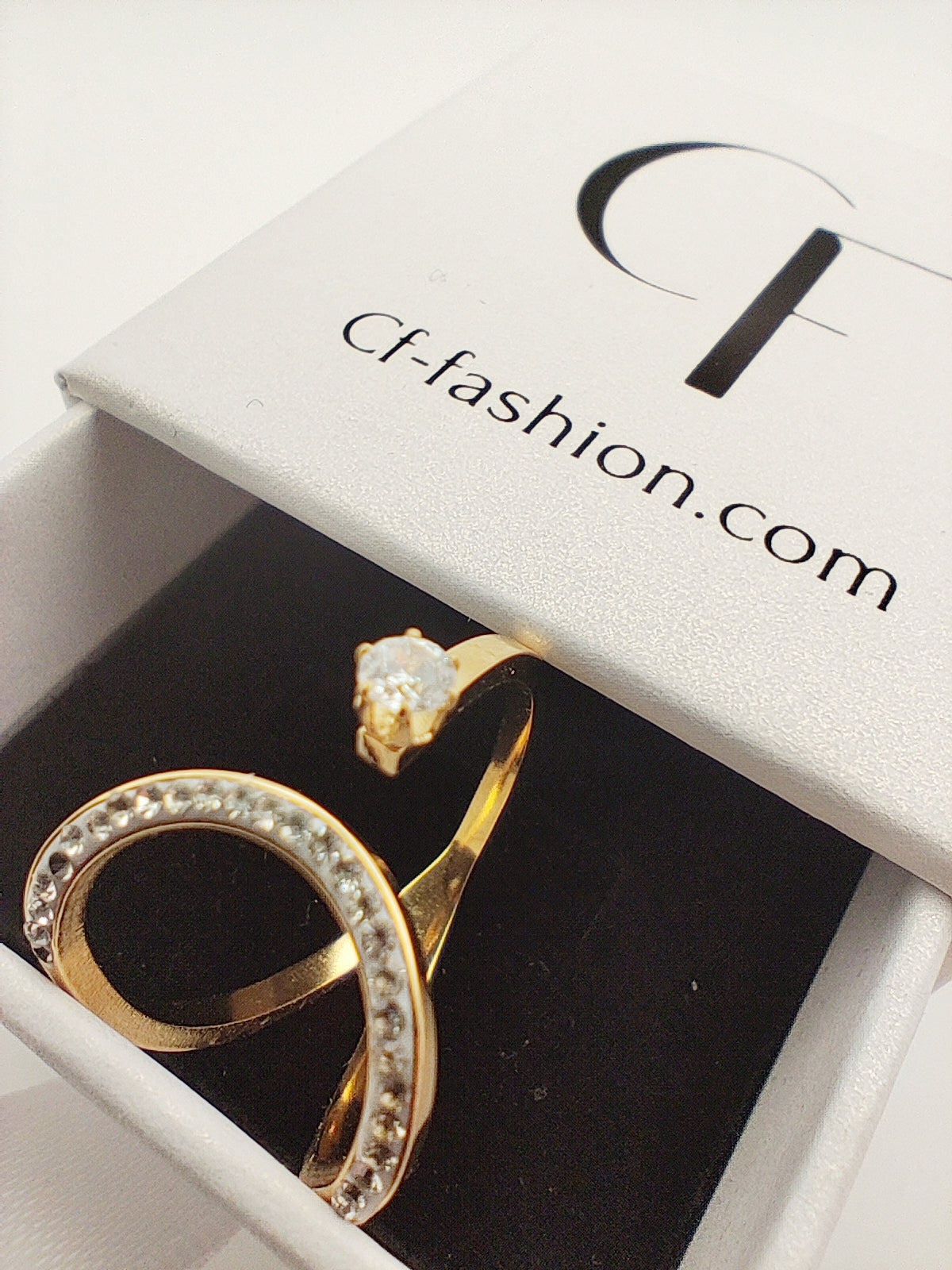 Hug Ring – Adjustable Stainless Steel Solitaire – Waterproof & Hypoallergenic