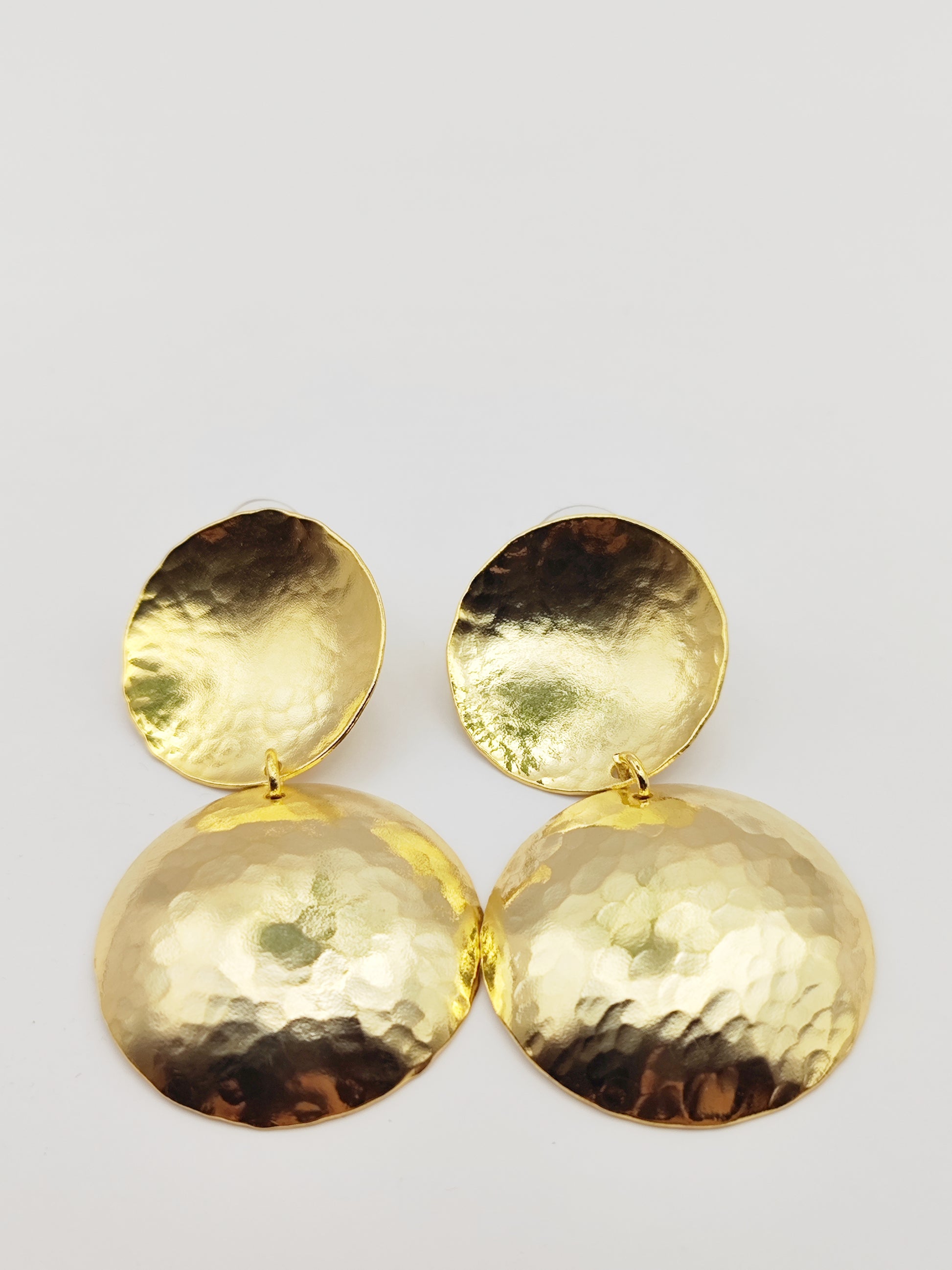Eos earrings – Greek hammered jewelry – 18K silver or gold plated – double round discs with hammered texture (also in rose gold)