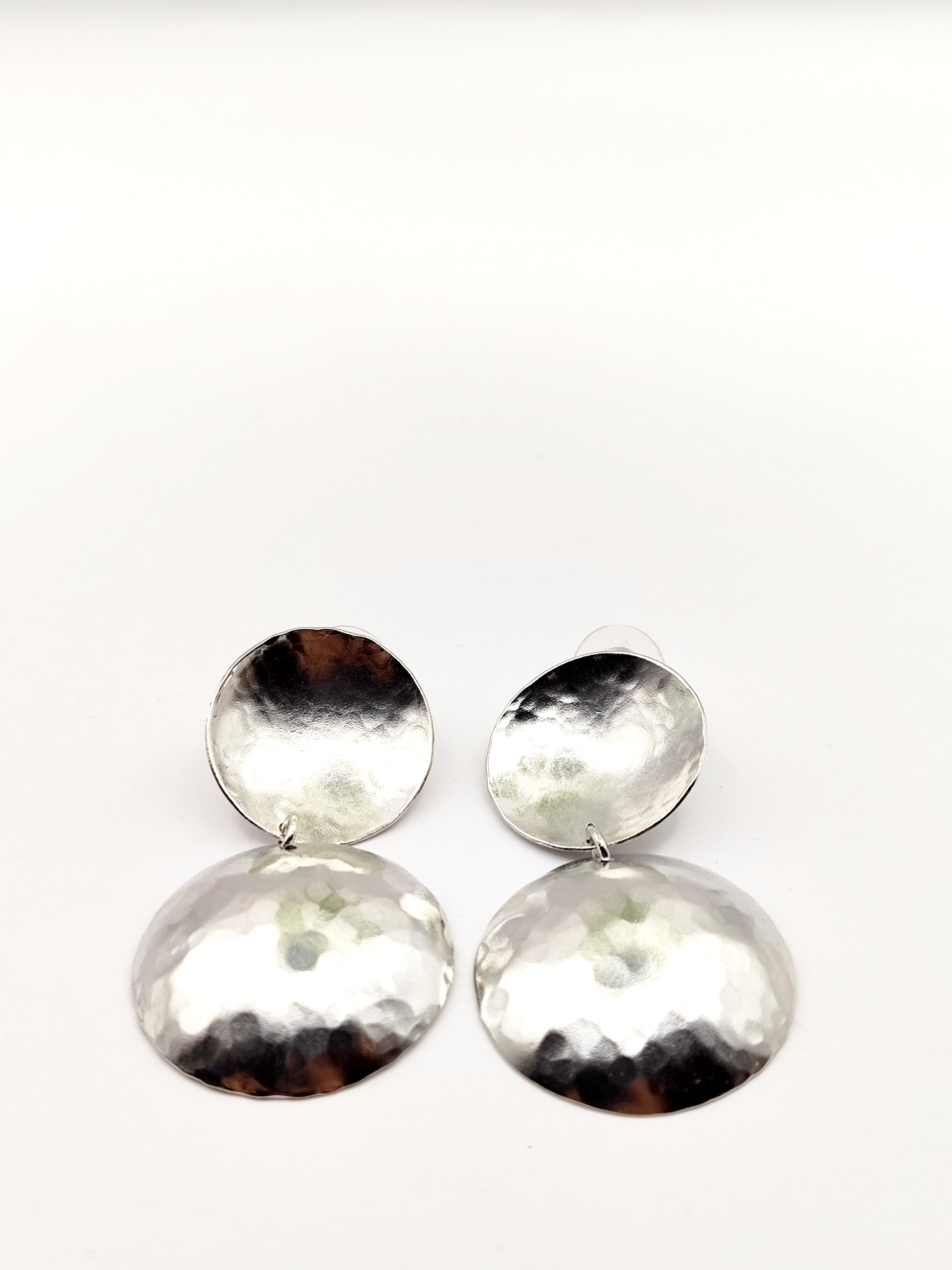 Eos earrings – Greek hammered jewelry – 18K silver or gold plated – double round discs with hammered texture (also in rose gold)