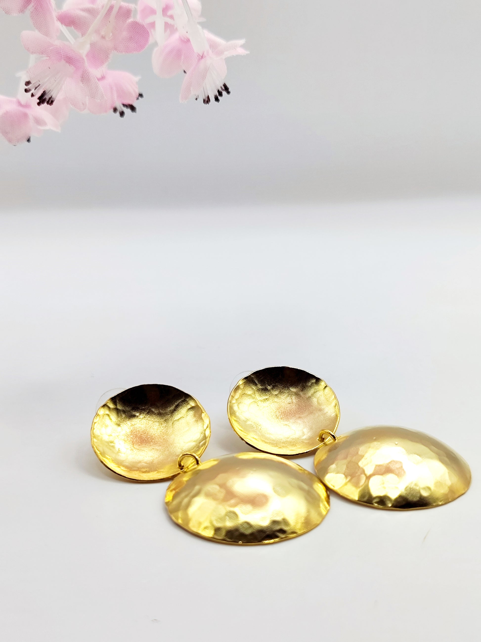 Eos earrings – Greek hammered jewelry – 18K silver or gold plated – double round discs with hammered texture (also in rose gold)