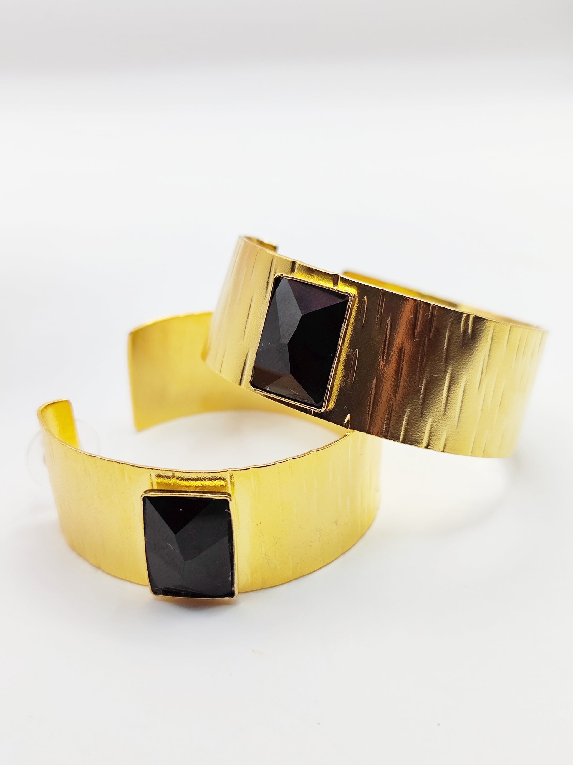 Ionio earrings – Greek hammered jewelry in 18K gold plated, 18K silver plated, and rose gold plated. Handcrafted elongated straight hammered design inspired by Ionian elegance.