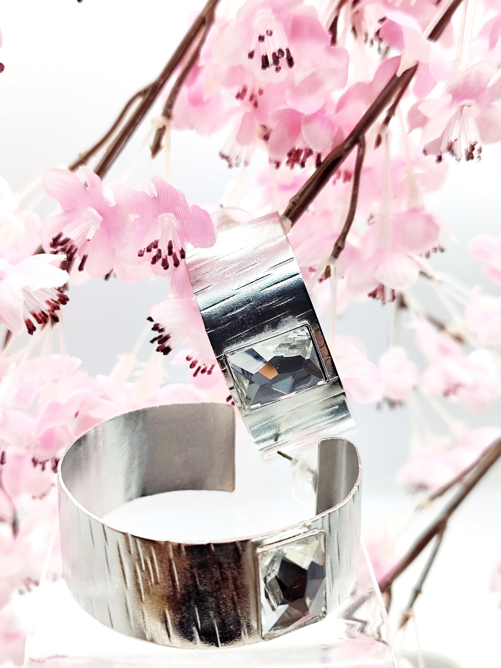 Ionio earrings – Greek hammered jewelry in 18K gold plated, 18K silver plated, and rose gold plated. Handcrafted elongated straight hammered design inspired by Ionian elegance.