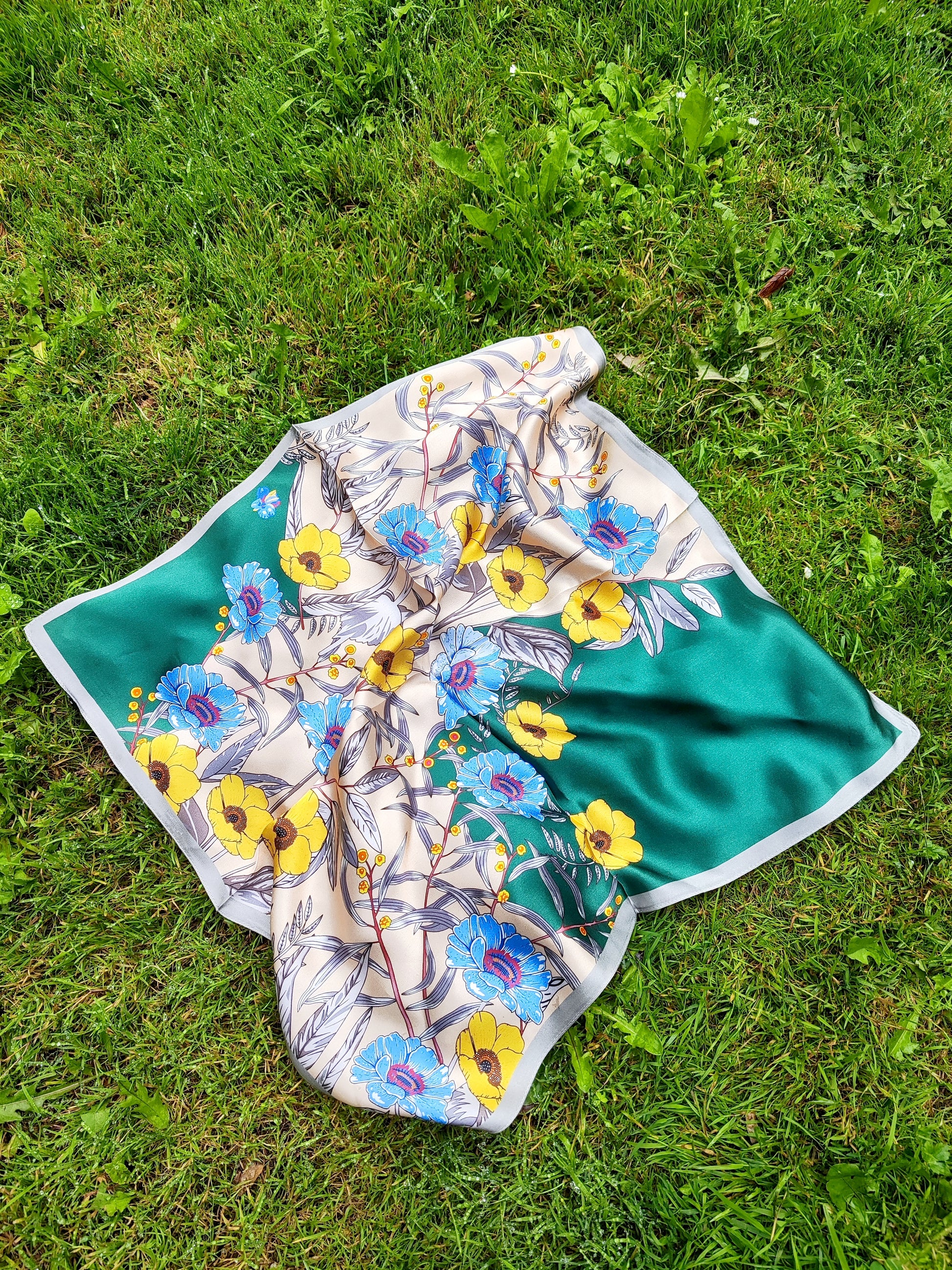 Botanica luxury silk square scarf 55x55 cm – emerald green with floral print – CF fashion