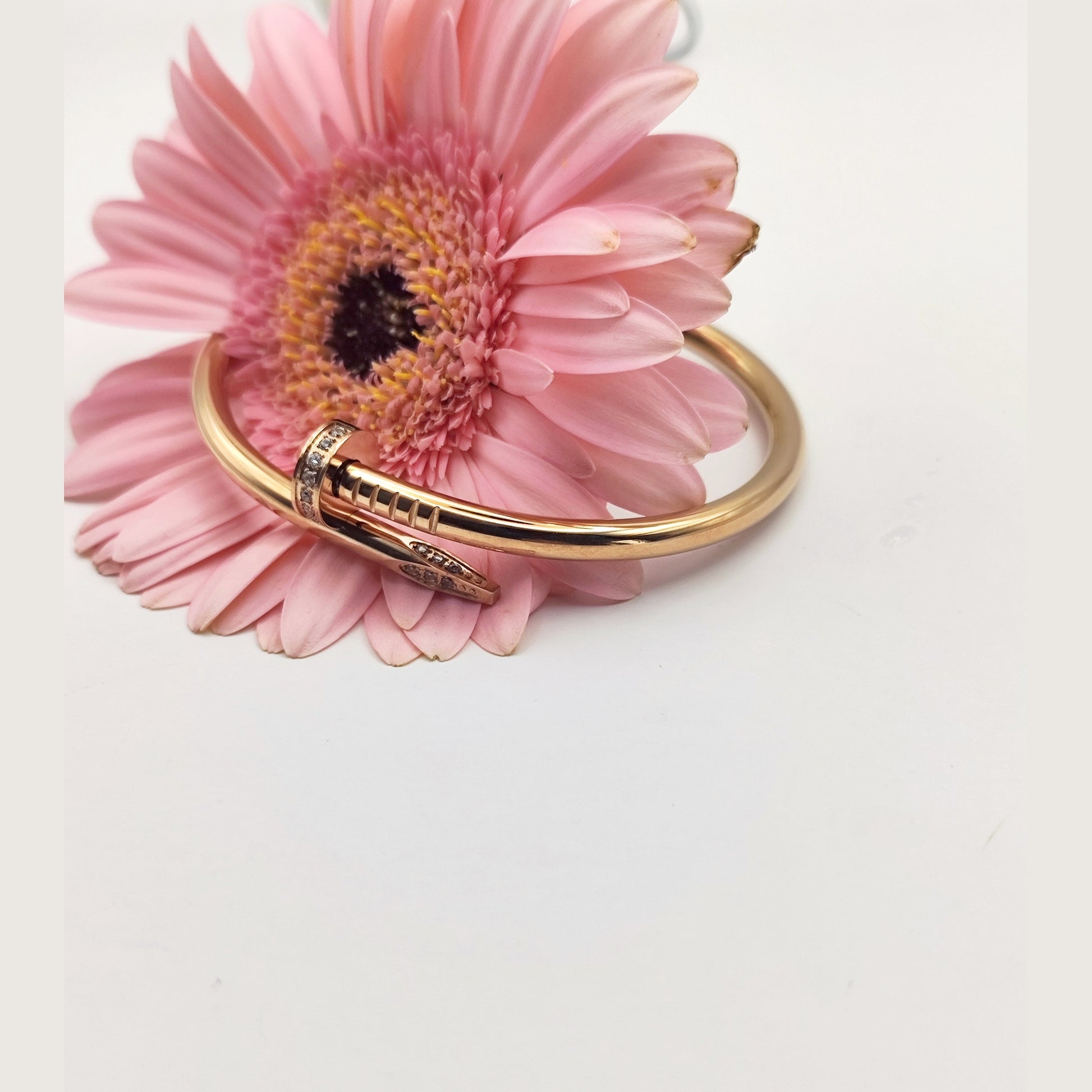 Luxury Nail-Shaped Cuff Bracelet – Hypoallergenic Stainless Steel