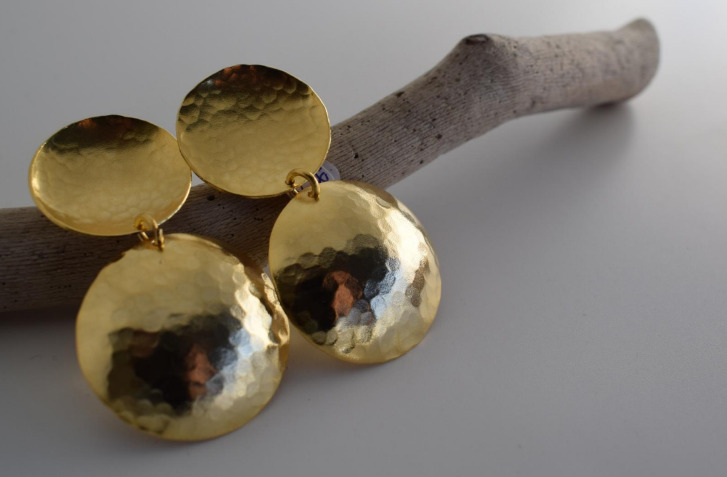 Eos earrings – Greek hammered jewelry – 18K silver or gold plated – double round discs with hammered texture (also in rose gold)
