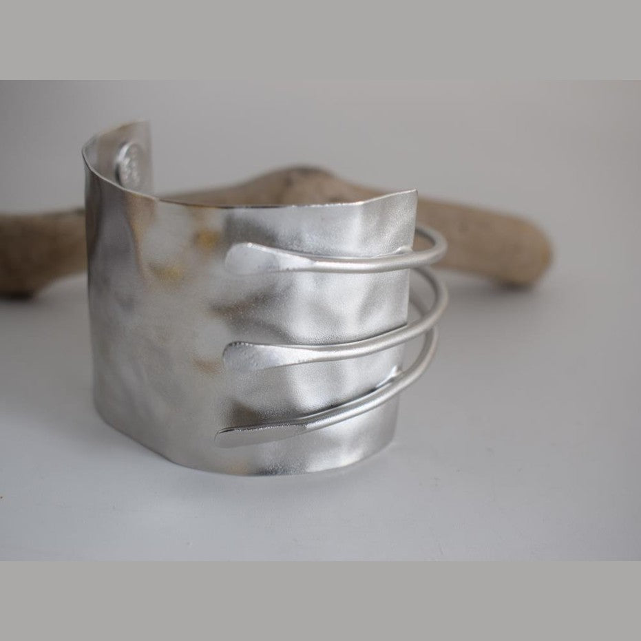 Mycenae bracelet – Greek hammered jewelry with layered cuff design, inspired by Mycenaean treasures, available in 18K gold-plated, 18K silver-plated, and rose-gold plated finishes.