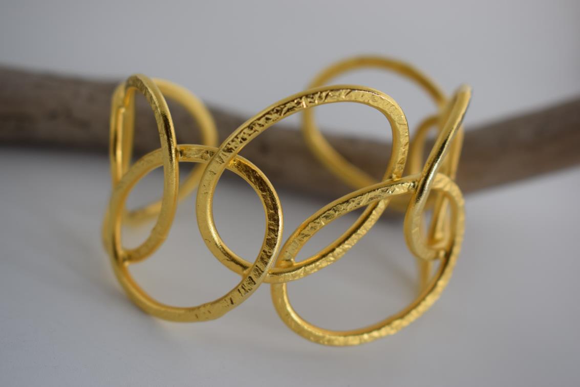 Olympiada bracelet – Greek hammered jewelry – 18K gold plated interlocking circles