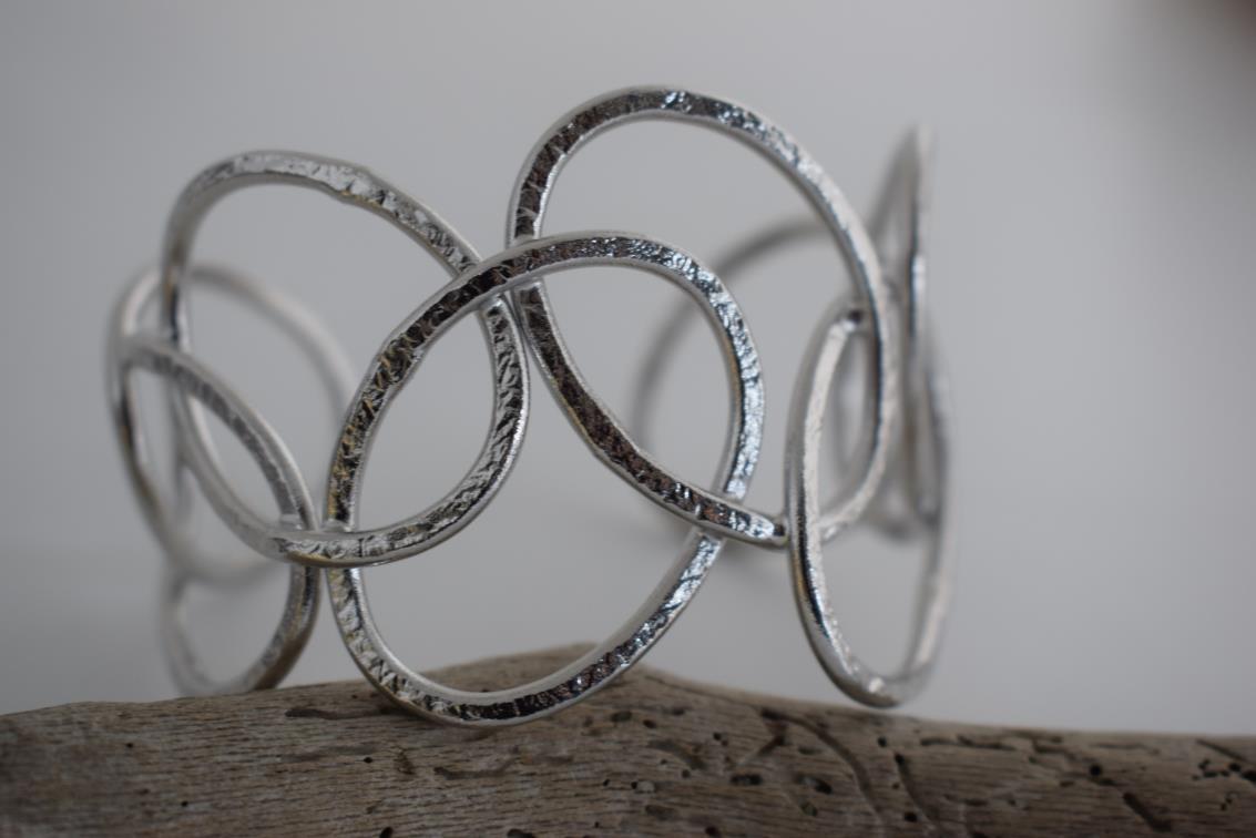 Olympiada bracelet – Greek hammered jewelry – 18K gold plated interlocking circles