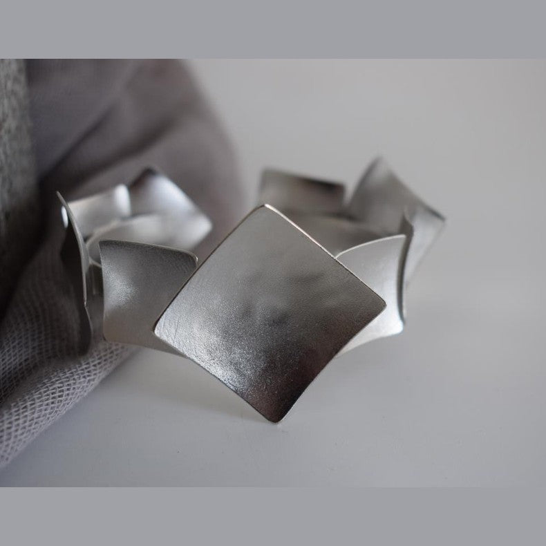 Rhombus bracelet – Greek hammered jewelry with geometric rhombus design, available in 18K gold-plated, 18K silver-plated, and rose-gold plated finishes.