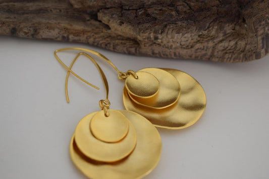 Selini earrings – Greek hammered jewelry with layered discs inspired by moon phases, available in 18K gold-plated, 18K silver-plated, and rose-gold plated finishes.