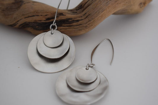 Selini earrings – Greek hammered jewelry with layered discs inspired by moon phases, available in 18K gold-plated, 18K silver-plated, and rose-gold plated finishes.