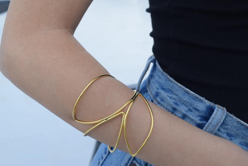 Nereis Bracelet – Handmade Greek Hammered Jewelry in gold or silver plated with elegant open-wave design inspired by sea nymphs.