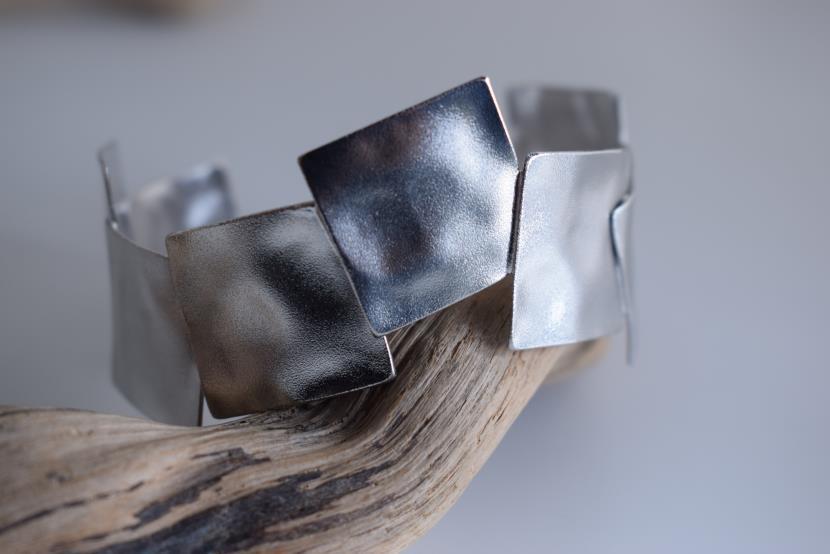Daidalos bracelet – Greek hammered jewelry – 18K gold or silver plated, also in rose gold, geometric hammered cuff design