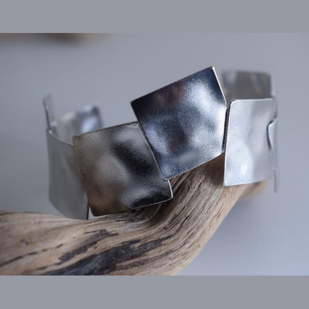 Daidalos bracelet – Greek hammered jewelry – 18K gold or silver plated, also in rose gold, geometric hammered cuff design