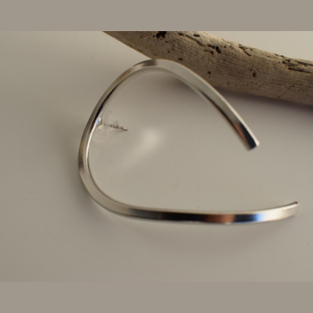 Krikos Earrings – Greek Hammered Jewelry – Available in 18K Gold, Silver, and Rose Gold Plated. Circular design symbolizing unity and eternity, handcrafted and hypoallergenic.