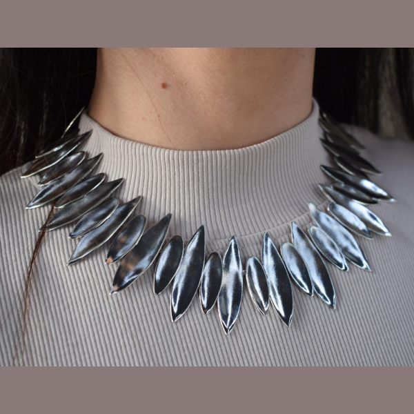 Acantha necklace – Greek hammered jewelry – 18K gold or silver plated – bold thorn-inspired hammered necklace with elongated shapes – also in rose gold finish