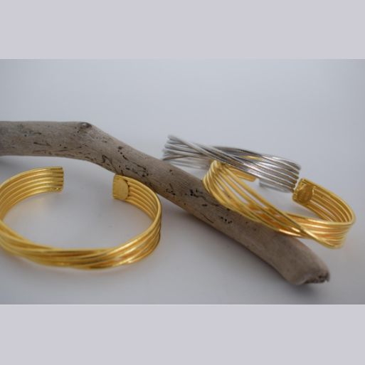 Desmos Bracelet – Greek Hammered Jewelry – Available in 18K Gold, Silver, and Rose Gold Plated. Braided hammered design symbolizing unity and connection.