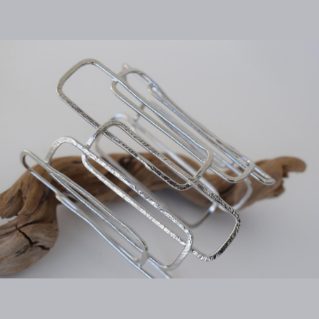 Geometria Bracelet – Greek Hammered Jewelry – Available in 18K Gold, Silver, and Rose Gold Plated. Interlocking hammered rectangles inspired by Greek geometry.