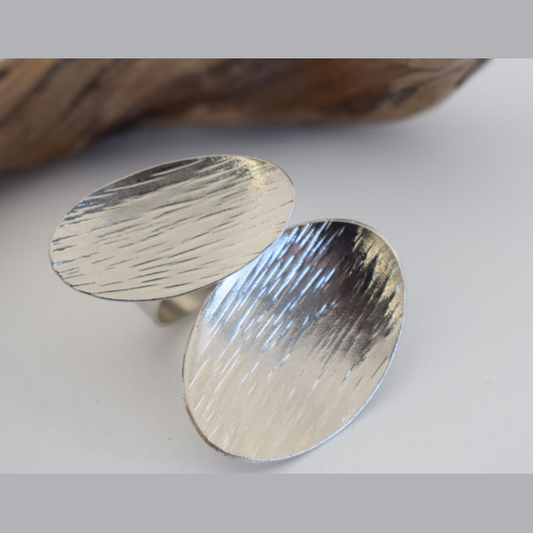 Thalassa Ring – Greek Hammered Jewelry – Available in 18K Gold, Silver, and Rose Gold Plated. Handmade ring with two hammered discs, inspired by the ancient Greek goddess Thalassa, symbol of the sea.