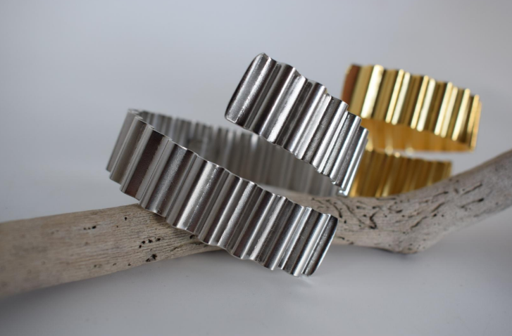 Dorikon Bracelet – Greek hammered jewelry – 18K gold or silver plated – hammered ridged cuff design