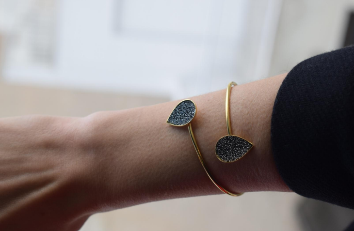 Asteropi Bracelet – Greek Hammered Jewelry – 18K Gold, Silver and Rose Gold Plated – Handmade bracelet with hammered design and Swarovski teardrops