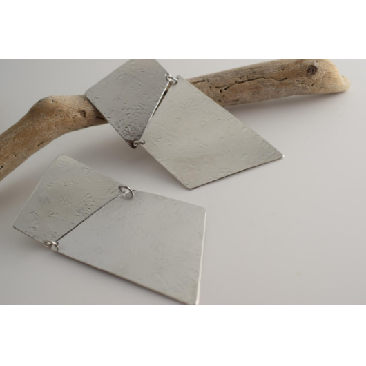 Kion Earrings – Greek Hammered Jewelry – Available in 18K Gold, Silver, and Rose Gold Plated. Geometric hammered design inspired by ancient Greek columns.