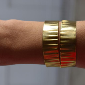 Rythmos Bracelet – Greek Hammered Jewelry – Available in 18K Gold, Silver, and Rose Gold Plated. Hammered vertical lines inspired by rhythm and ancient columns.
