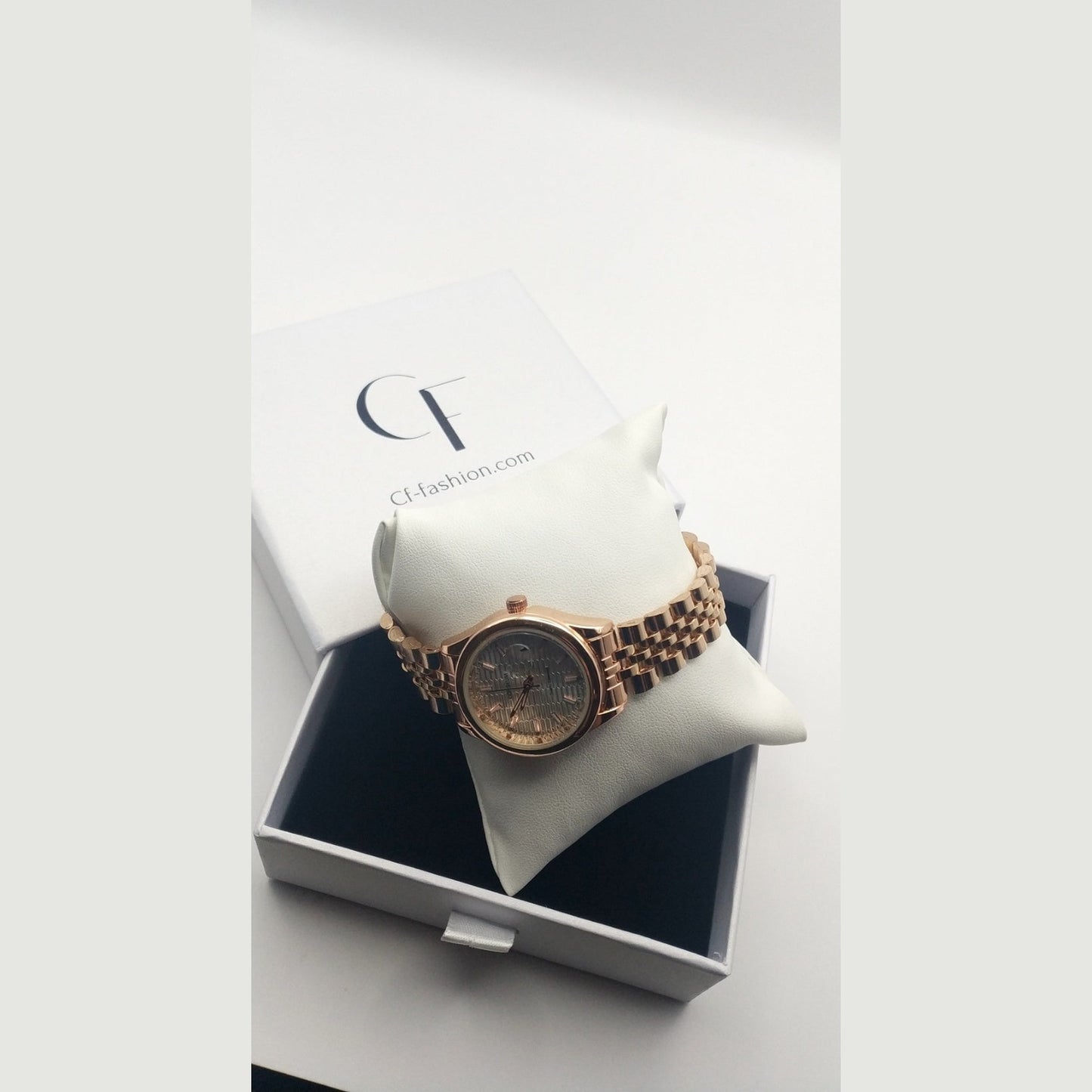 Elegant Rose Gold Stainless Steel Quartz Watch