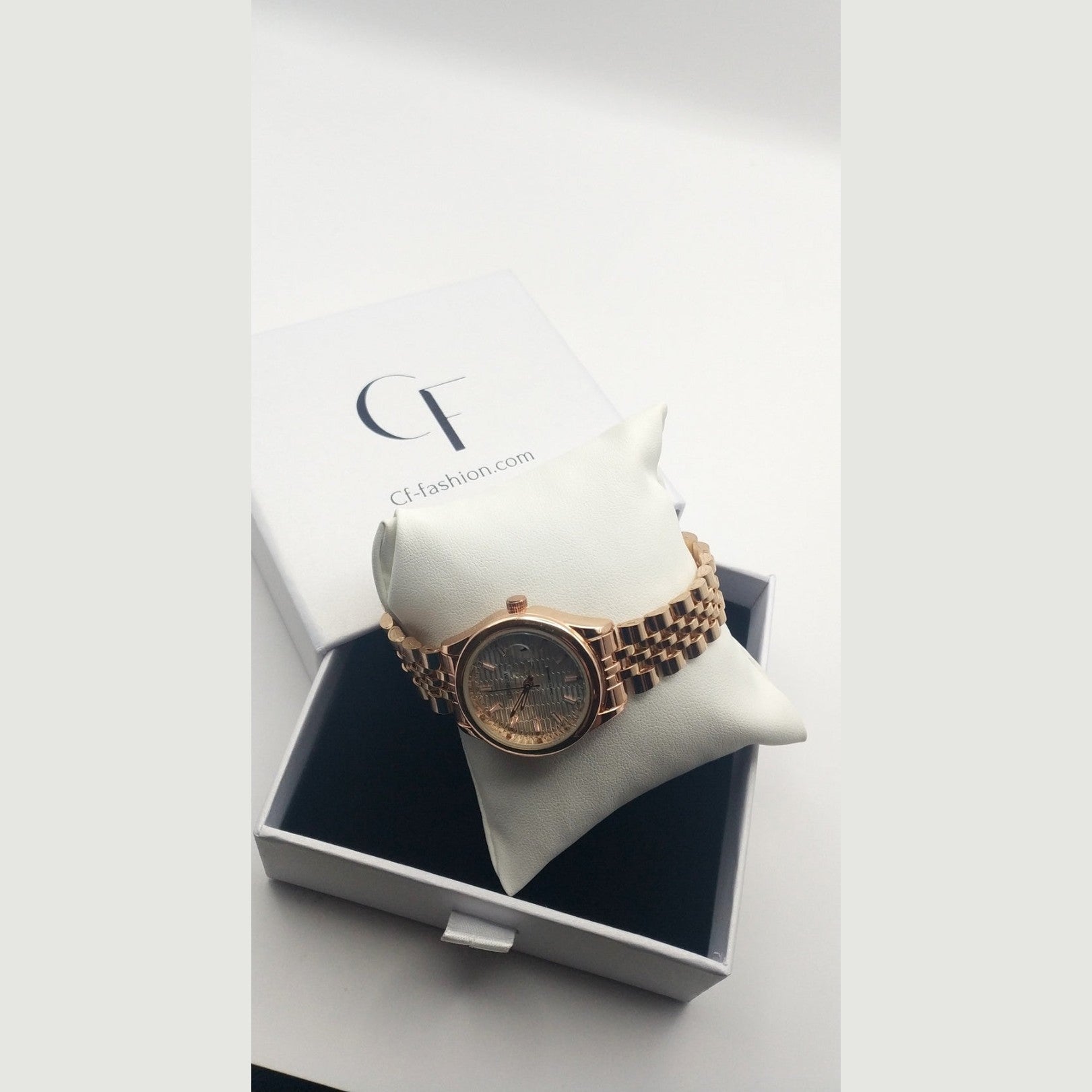 Elegant Rose Gold Stainless Steel Quartz Watch