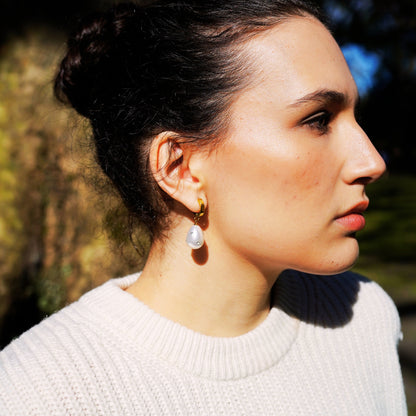 Elegant Stainless Steel Pearl & Crystal Drop Earrings – Gold or Silver Finish