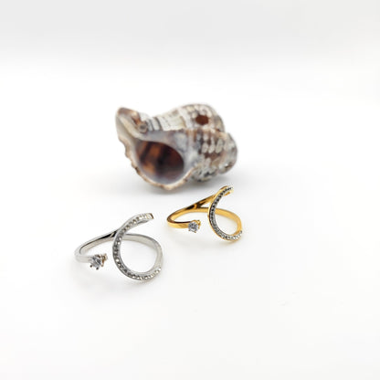 Hug Ring – Adjustable Stainless Steel Solitaire – Waterproof & Hypoallergenic
