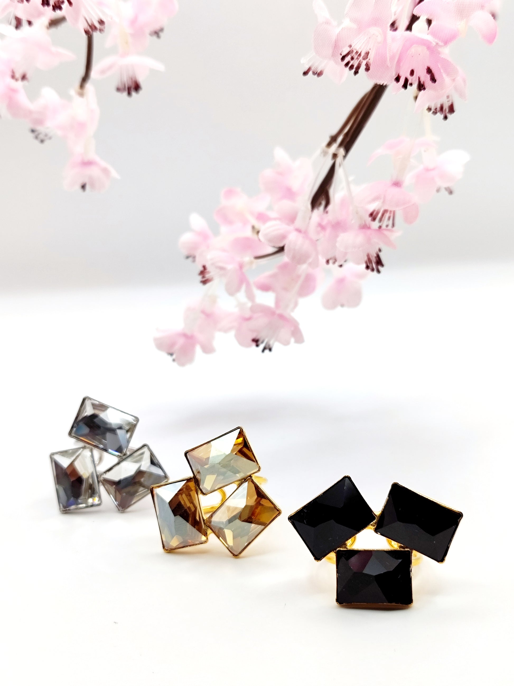 Crete Ring with Crystal – Greek hammered jewelry in 18K gold plated, 18K silver plated, and rose gold plated. Handcrafted adjustable ring with bold faceted crystal design inspired by Minoan Crete.
