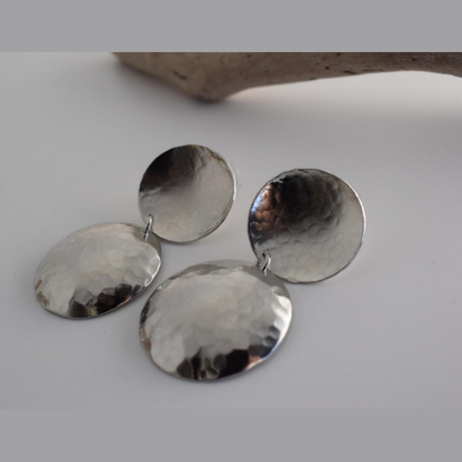 Eos earrings – Greek hammered jewelry – 18K silver or gold plated – double round discs with hammered texture (also in rose gold)