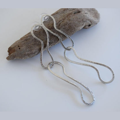 Aigle2 handmade Greek hammered earrings with an elongated sculptural design, available in gold and silver plated finishes.