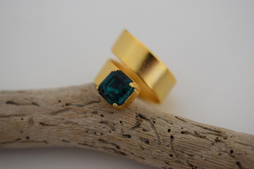 Okeanos Ring – Handmade Greek Hammered Jewelry bold adjustable band with fine crystal available in 18K gold plated and 18K silver plated finishes.