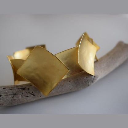 Rhombus bracelet – Greek hammered jewelry with geometric rhombus design, available in 18K gold-plated, 18K silver-plated, and rose-gold plated finishes.
