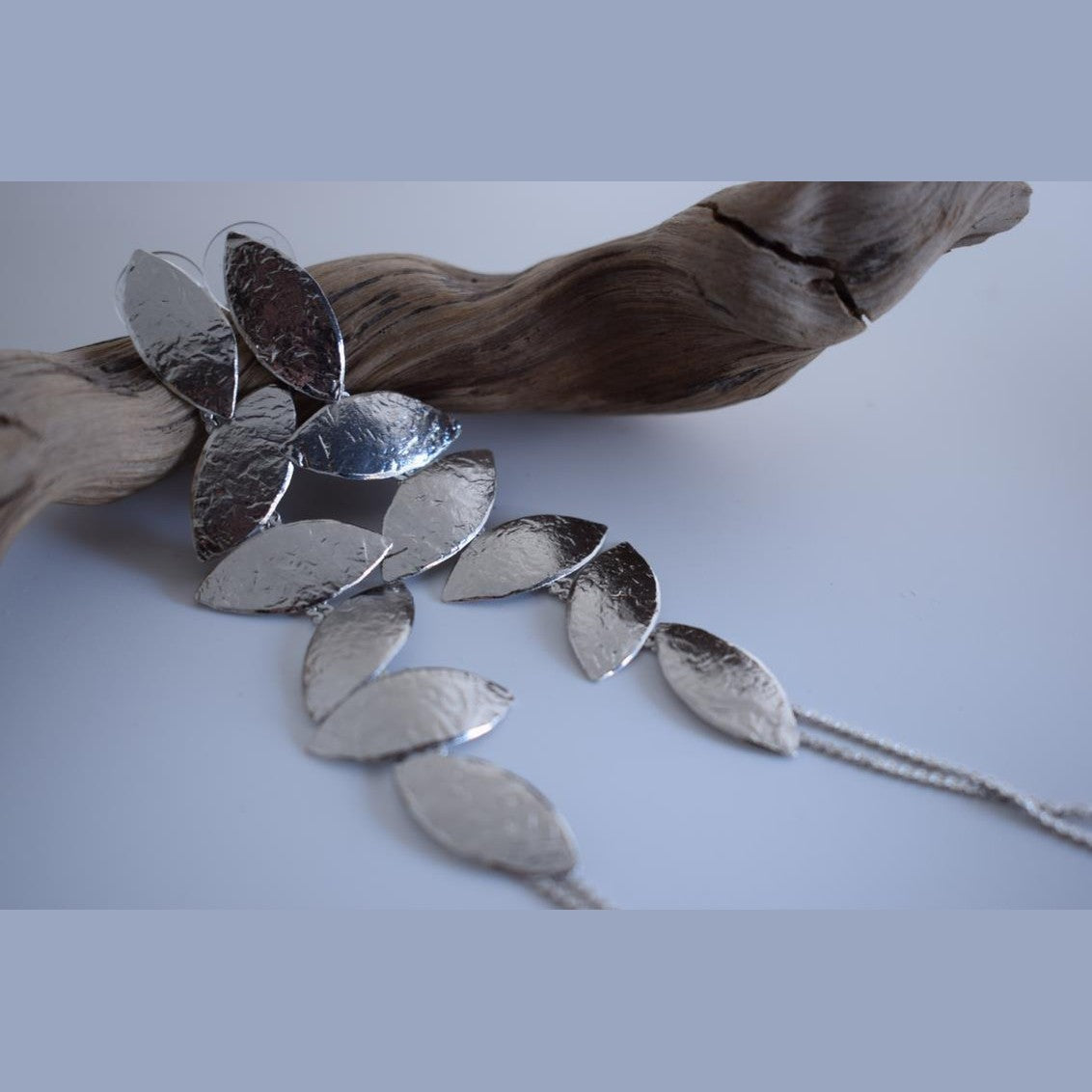 Daphne earrings – Greek hammered jewelry with laurel leaf design, inspired by the myth of the nymph Daphne, available in 18K gold-plated, 18K silver-plated, and rose-gold plated finishes.