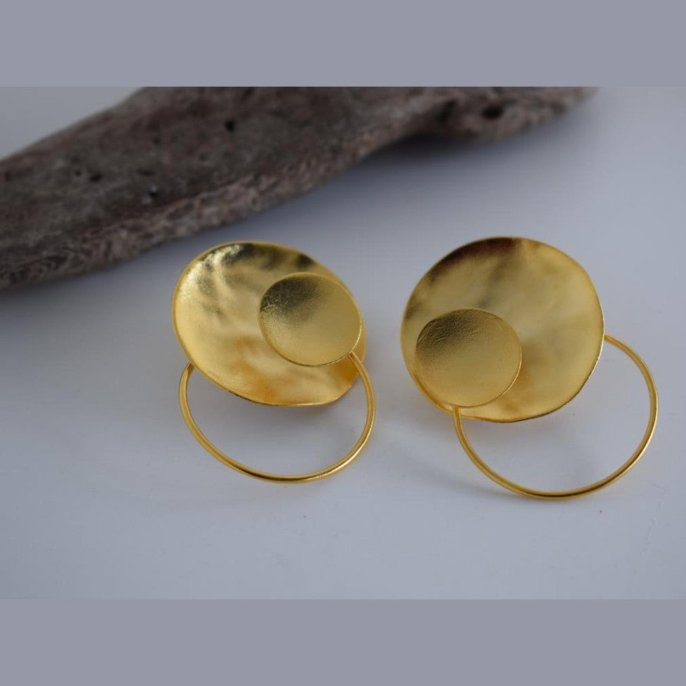 Mycenae earrings – Greek hammered jewelry with dome and circular drop design, inspired by Mycenaean treasures, available in 18K gold-plated, 18K silver-plated, and rose-gold plated finishes.